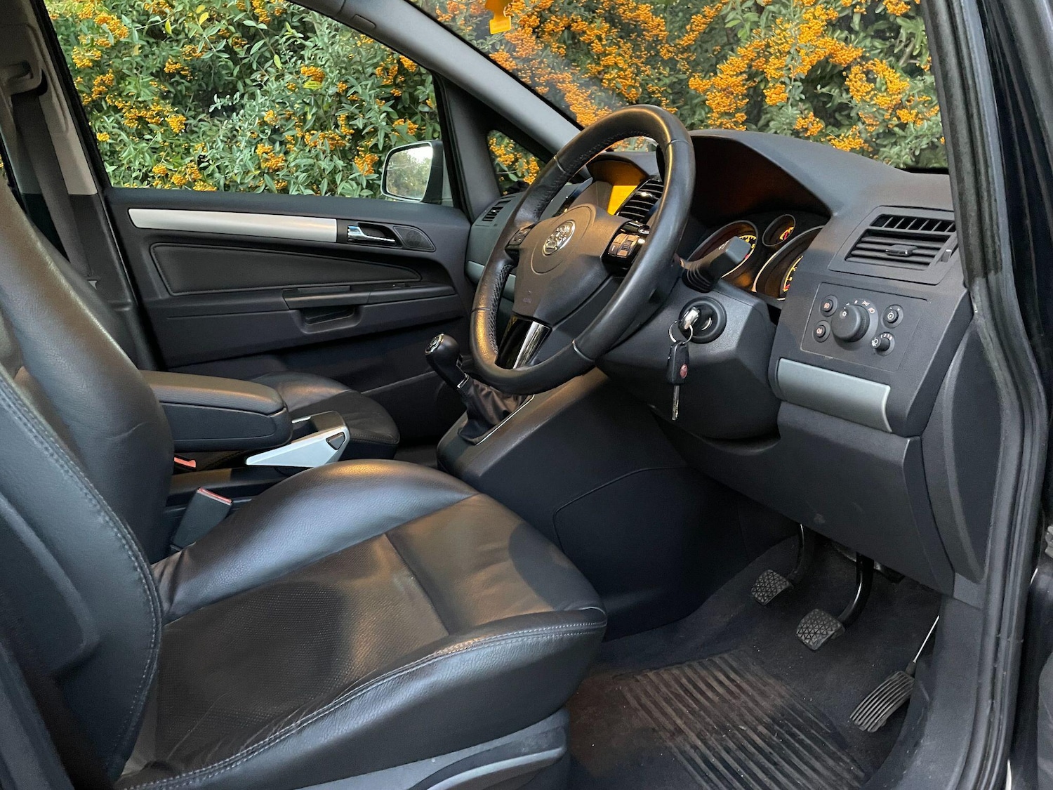 Used Vauxhall Zafira 2010 for sale - 76378111: Photo 12