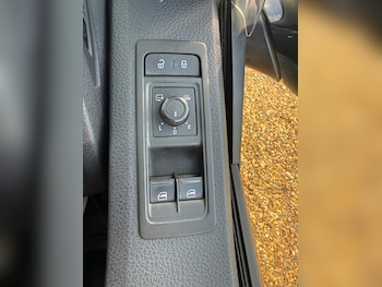 Used Volkswagen Transporter 2016 for sale - 77670639: Photo