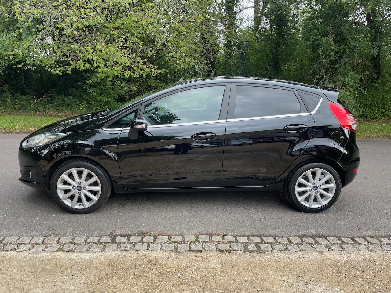 Used Ford Fiesta 2017 for sale - 75587424: Photo 8