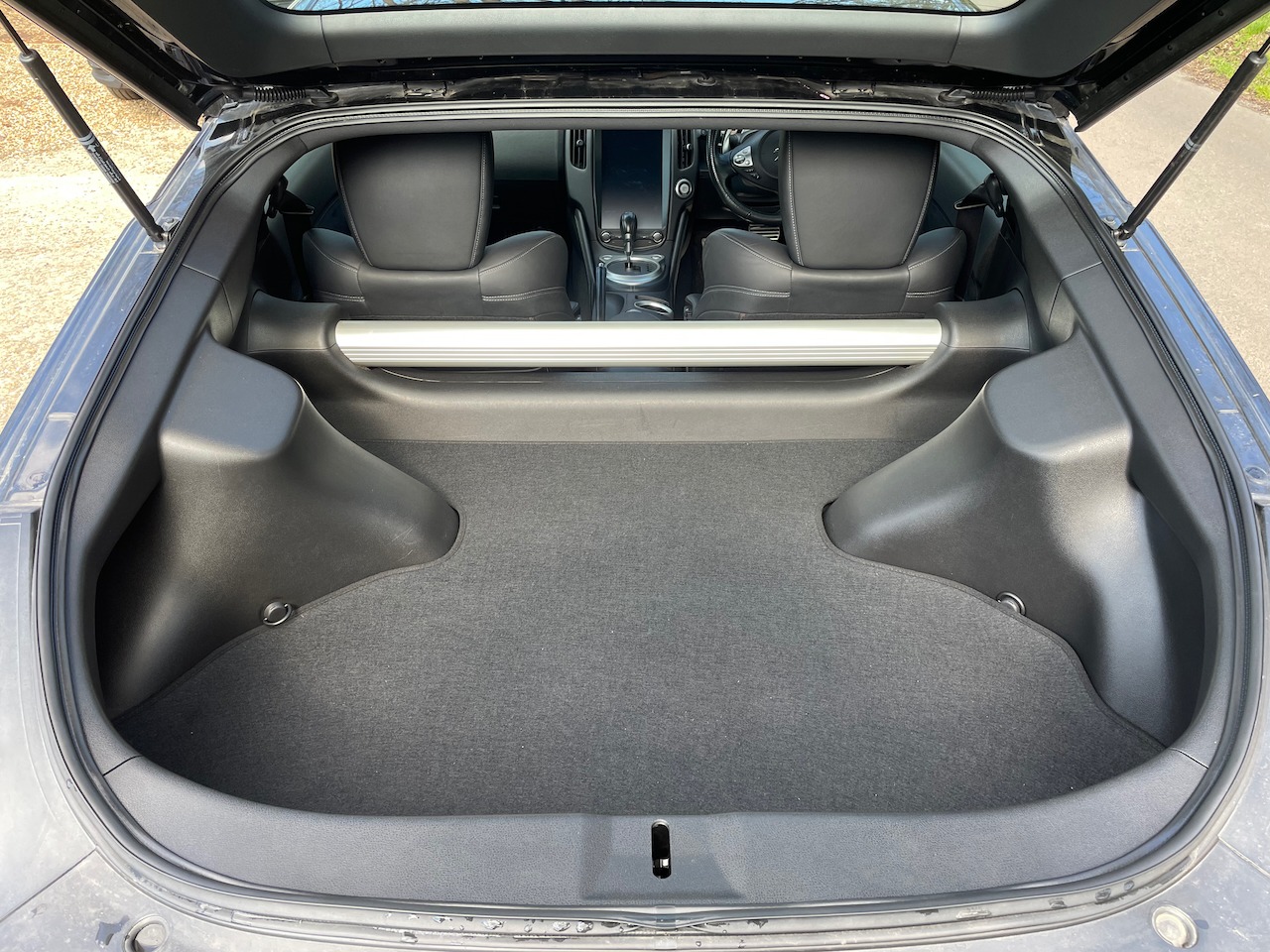 Used Nissan 370 Z 2009 for sale - 78141137: Photo 11