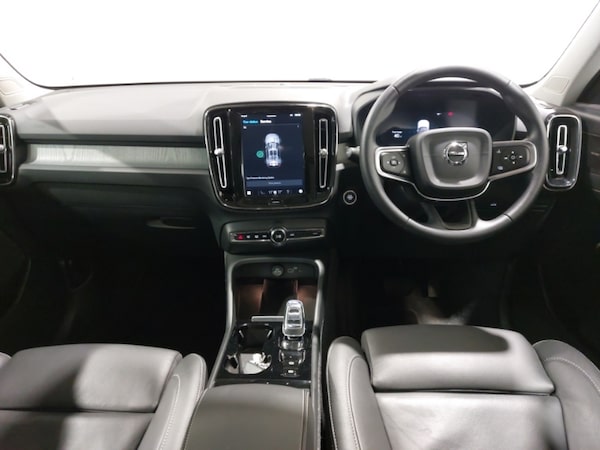 Used Volvo XC40 2024 for sale - 76301575: Photo 2