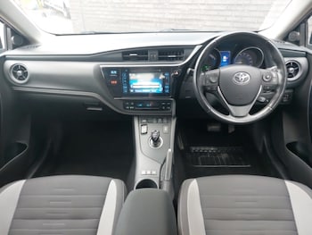 Used Toyota Auris 2017 for sale - 76254776: Photo 2