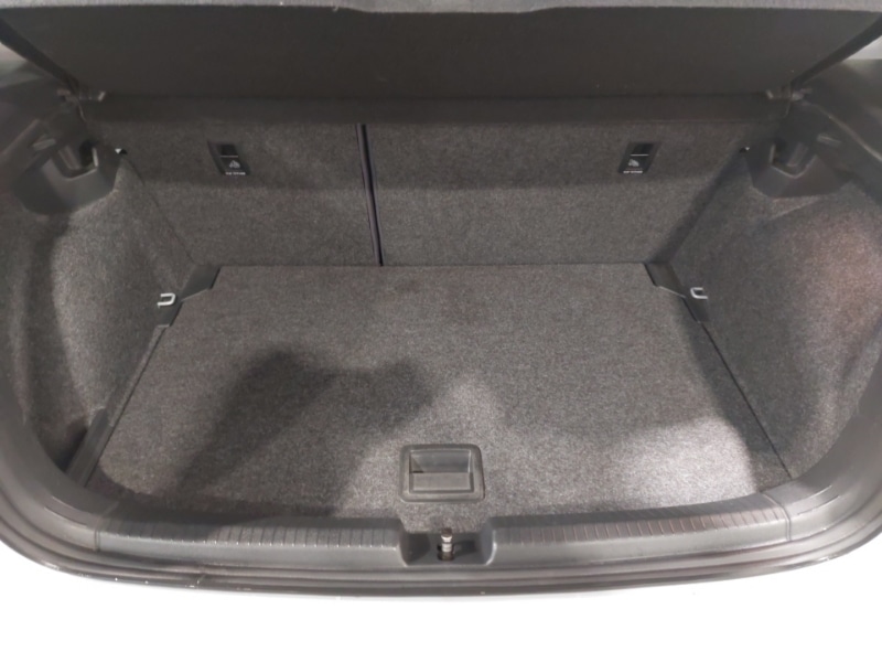 Used Volkswagen Polo 2018 for sale - 76390427: Photo 8