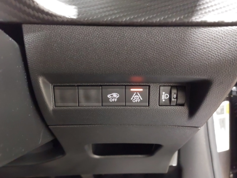 Used Peugeot 2008 2022 for sale - 76834180: Photo 18