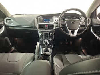 Used Volvo V40 2018 for sale - 79339418: Photo
