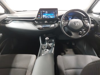 Used Toyota C-HR 2017 for sale - 75500876: Photo