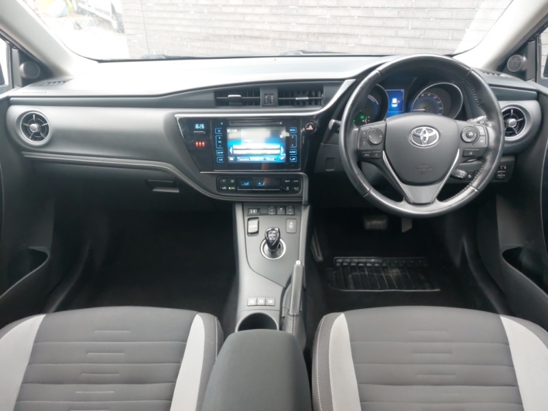 Used Toyota Auris 2017 for sale - 76630481: Photo 2