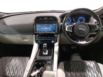 Used Jaguar F-Pace 2020 for sale - 76560608: Photo
