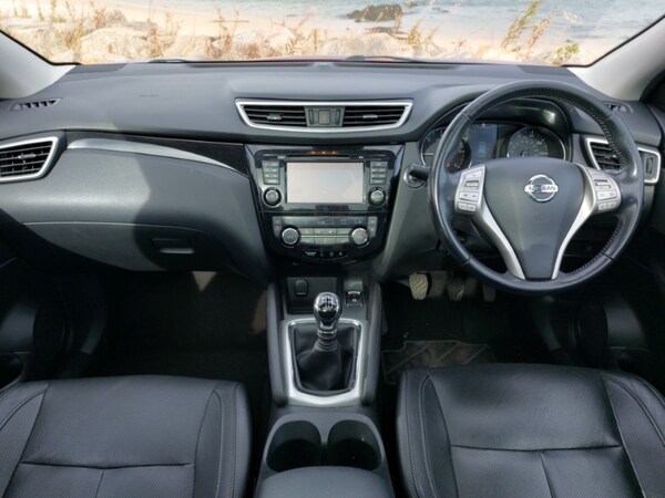 Used Nissan Qashqai 2017 for sale - 76103717: Photo 2
