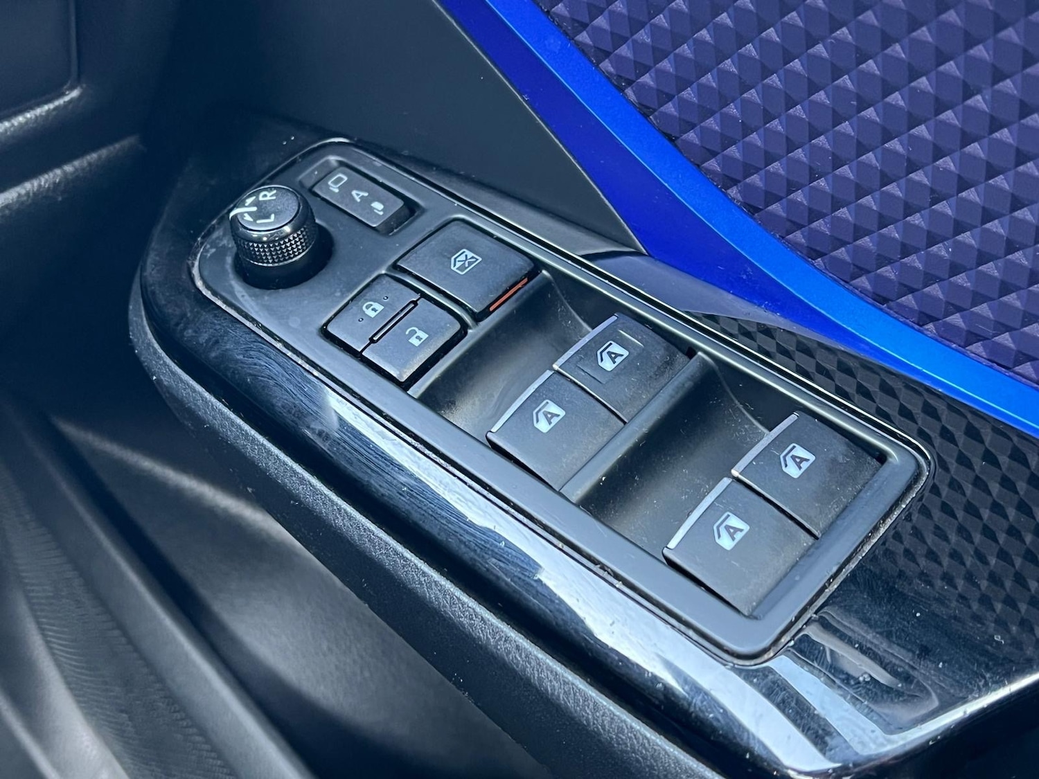 Used Toyota C-HR 2018 for sale - 78169033: Photo 24