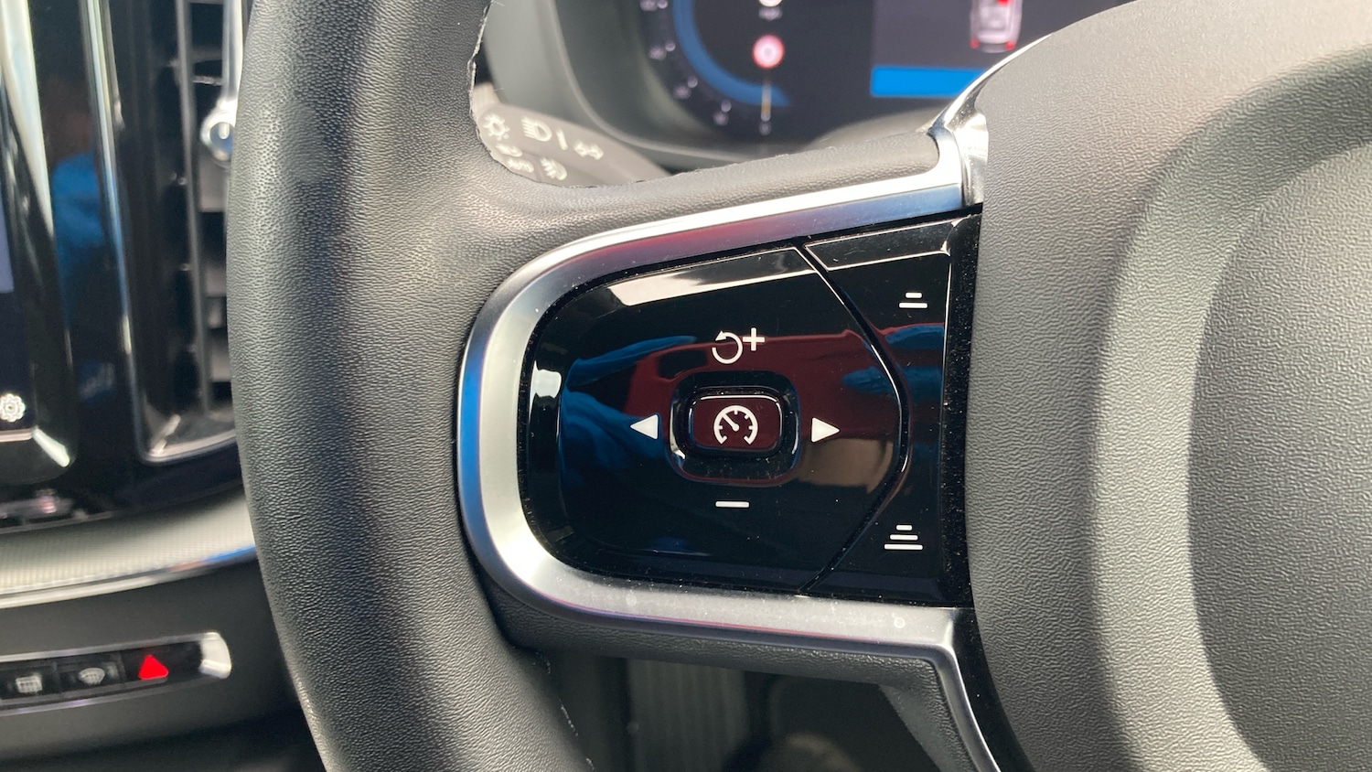 Used Volvo XC60 2023 for sale - 77935146: Photo 13