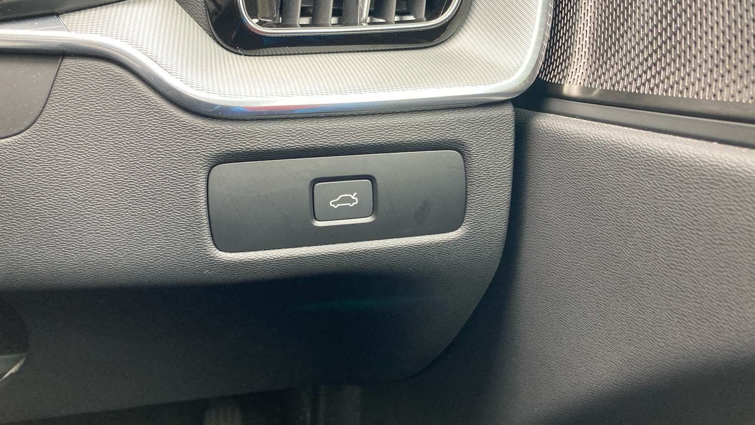 Used Volvo XC60 2023 for sale - 77935146: Photo 17