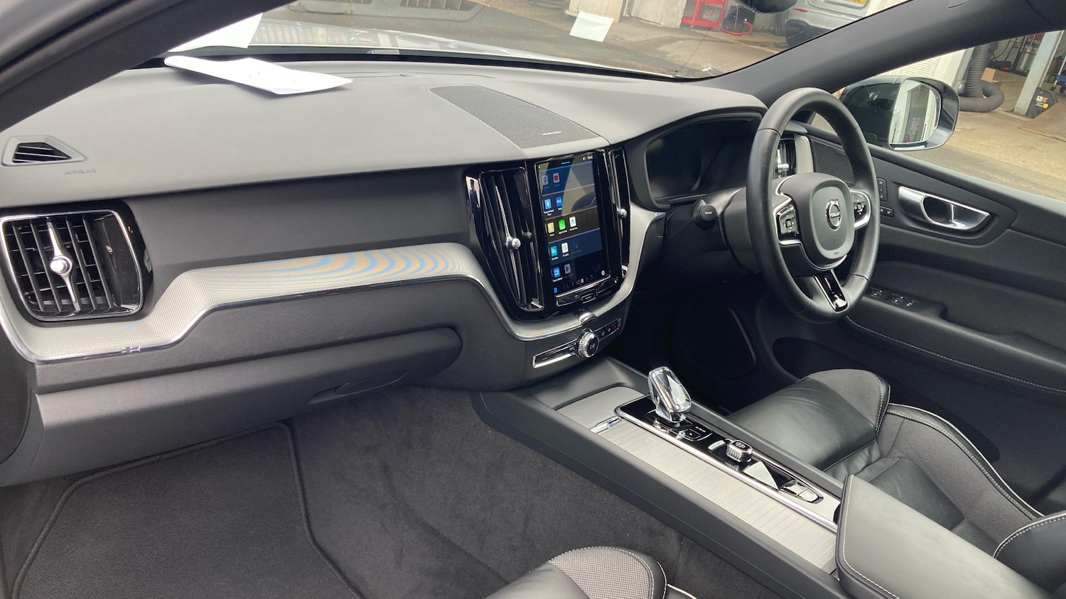 Used Volvo XC60 2023 for sale - 77935146: Photo 2