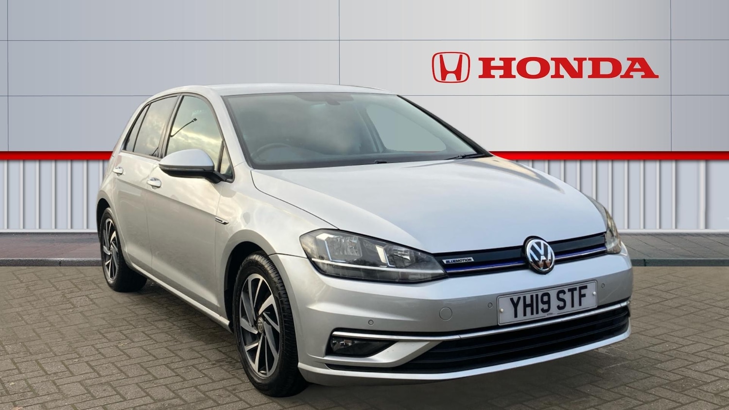 Used Volkswagen Golf 2019 for sale - 76877824: Photo 1
