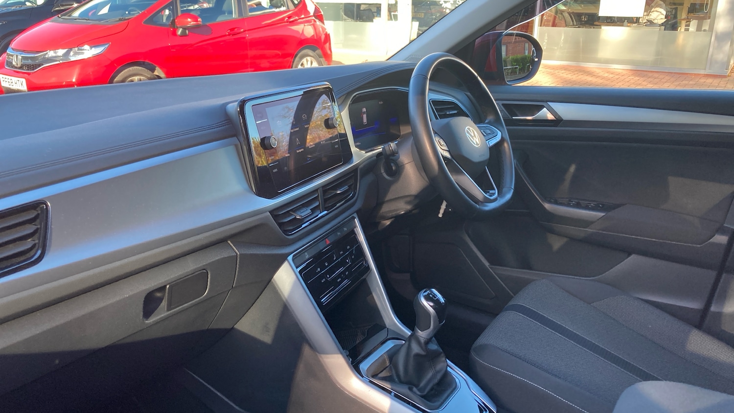 Used Volkswagen T-Roc 2022 for sale - 76352032: Photo 2