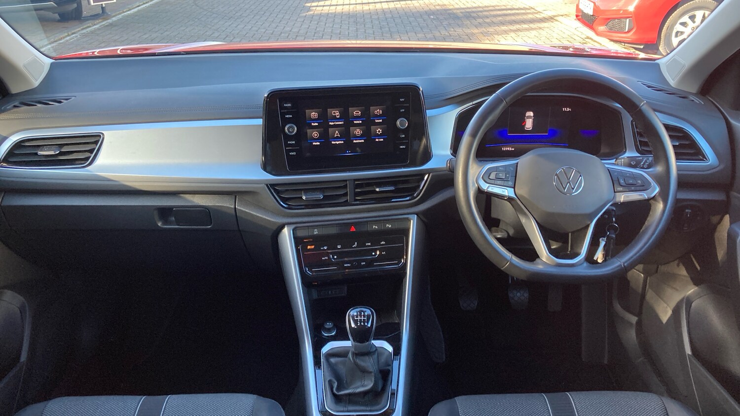 Used Volkswagen T-Roc 2022 for sale - 76352032: Photo 4