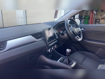 Used Renault Captur 2021 for sale - 77975367: Photo