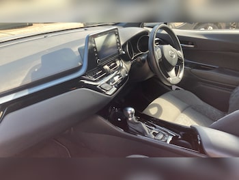 Used Toyota C-HR 2021 for sale - 79357384: Photo