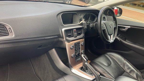 Used Volvo V40 2016 for sale - 76018027: Photo 2
