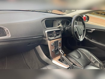 Used Volvo V40 2016 for sale - 76018027: Photo 2