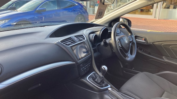 Used Honda Civic 2017 for sale - 76220710: Photo 2