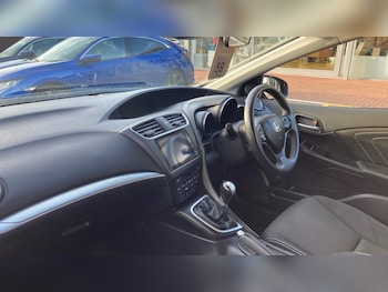 Used Honda Civic 2017 for sale - 76220710: Photo 2