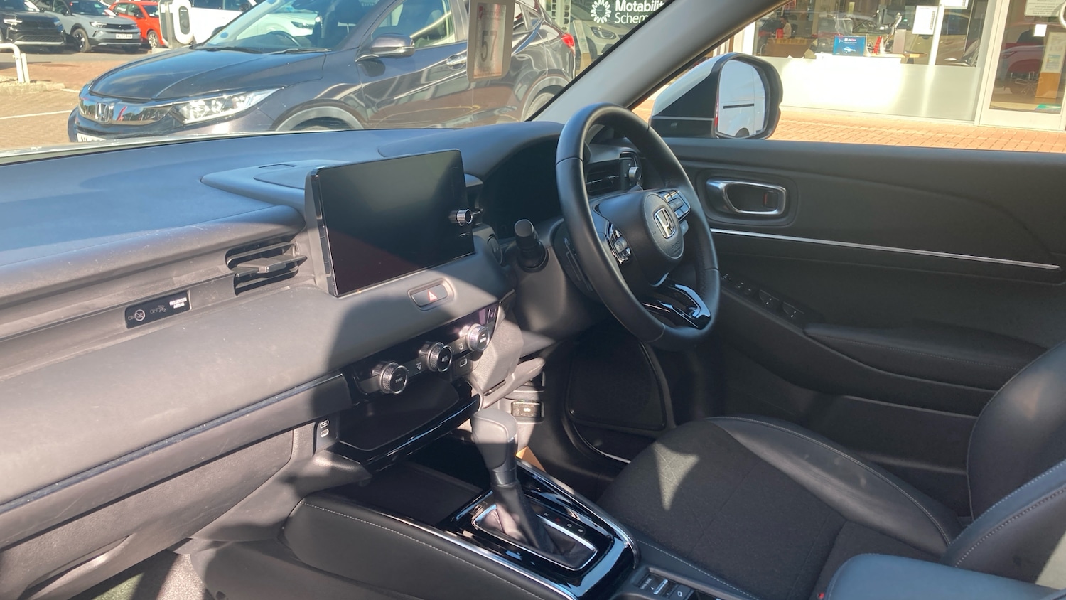 Used Honda HR-V 2024 for sale - 75959381: Photo 2