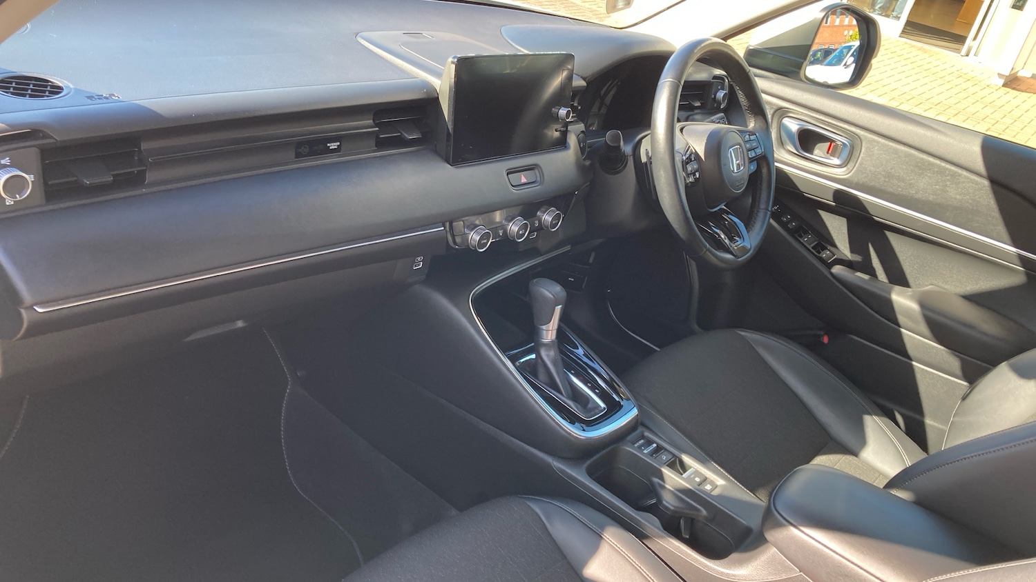 Used Honda HR-V 2023 for sale - 78133769: Photo 2