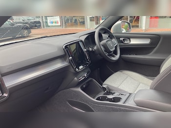 Used Volvo XC40 2024 for sale - 79017637: Photo