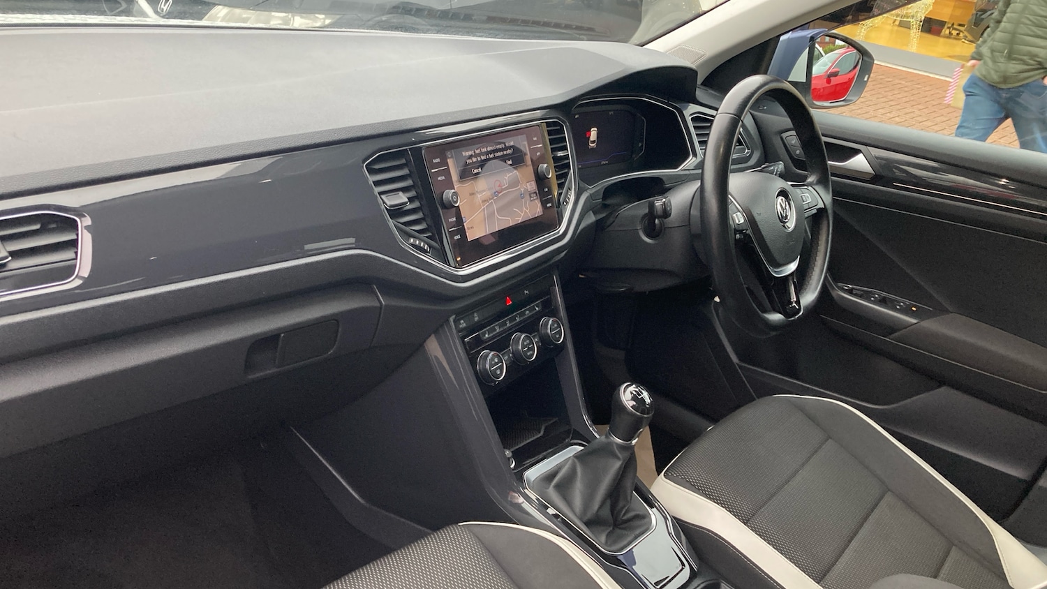 Used Volkswagen T-Roc 2018 for sale - 77033322: Photo 2