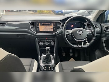 Used Volkswagen T-Roc 2018 for sale - 77033322: Photo