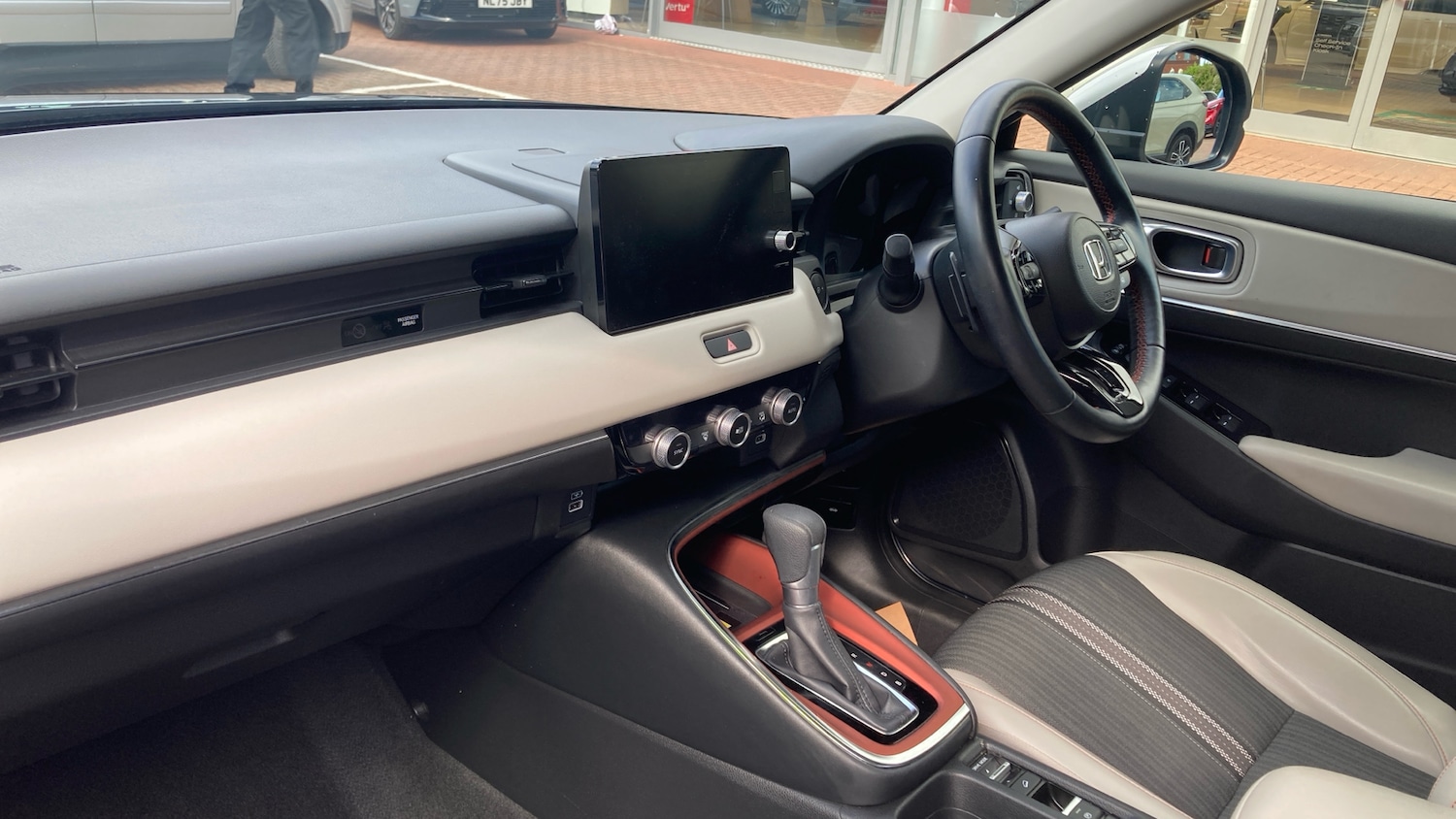 Used Honda HR-V 2024 for sale - 75908655: Photo 2