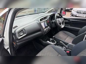 Used Honda Jazz 2016 for sale - 79357385: Photo