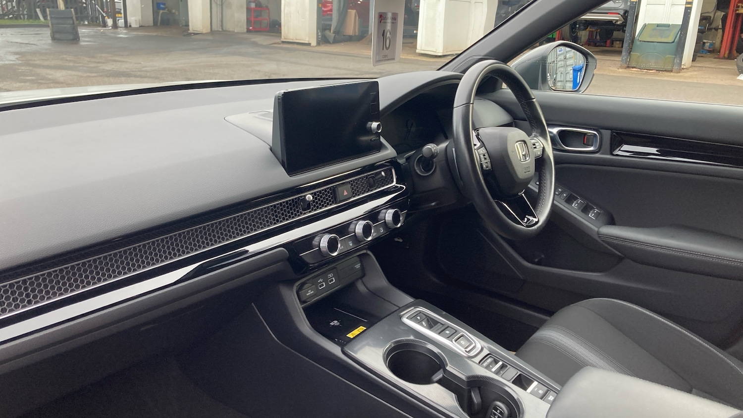 Used Honda Civic 2023 for sale - 76426247: Photo 2