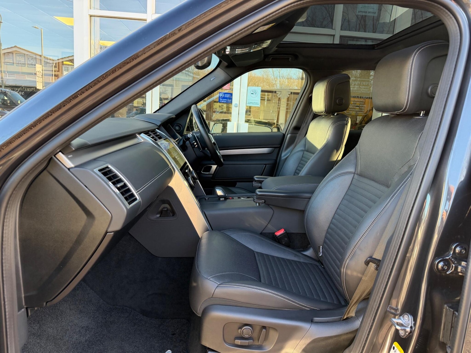 Used Land Rover Discovery 2021 for sale - 77015867: Photo 2