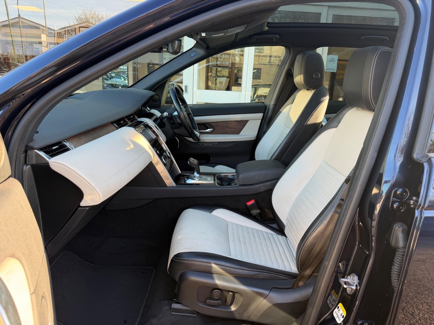 Used Land Rover Discovery Sport 2020 for sale - 76714705: Photo 2