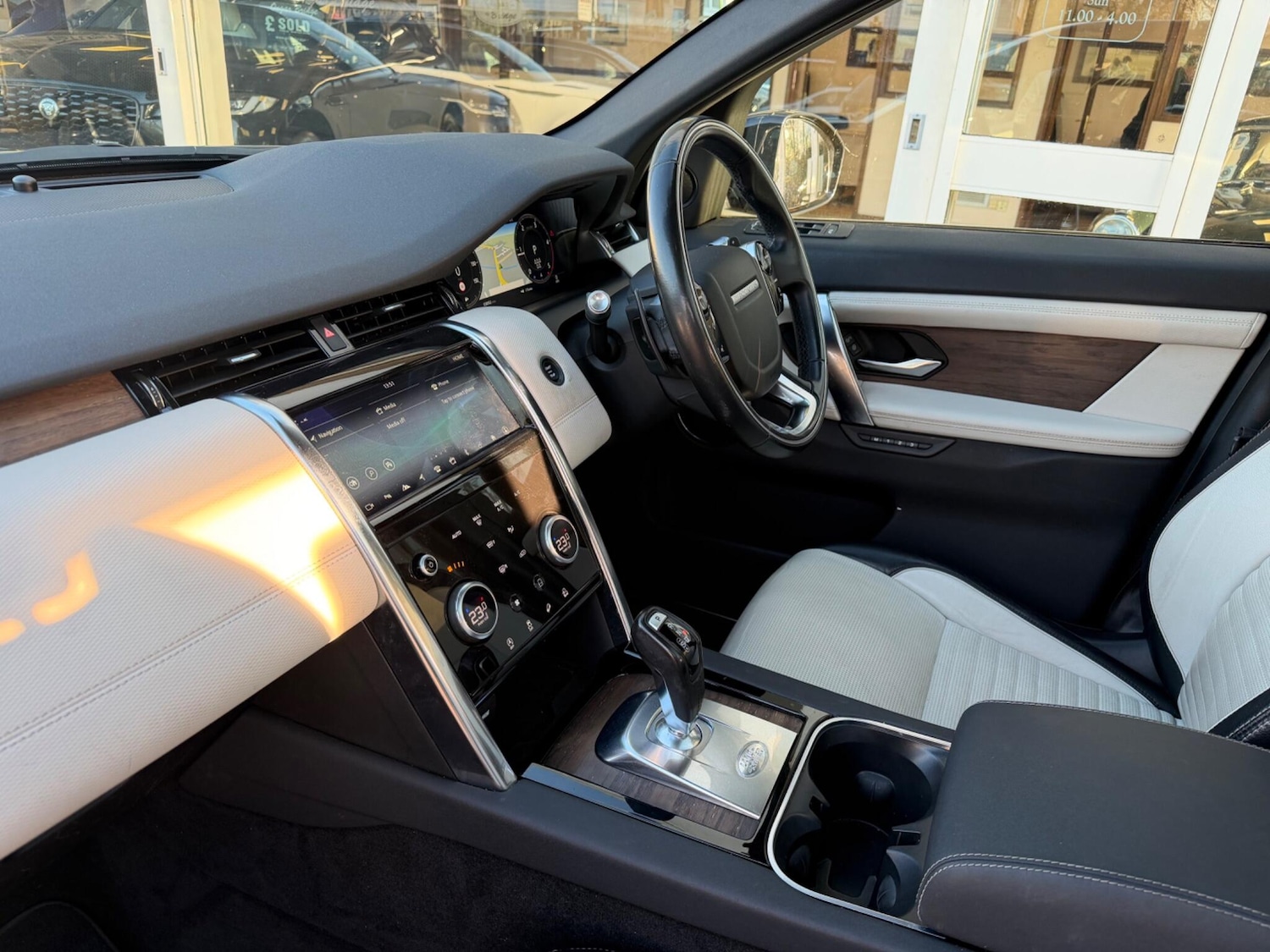 Used Land Rover Discovery Sport 2020 for sale - 76714705: Photo 3