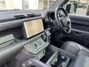 Used Land Rover Defender 110 2024 for sale - 75939877: Photo