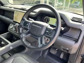 Used Land Rover Defender 110 2024 for sale - 75939877: Photo