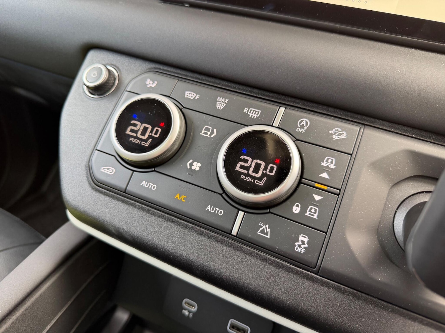 Used Land Rover Defender 110 2024 for sale - 76270292: Photo 12