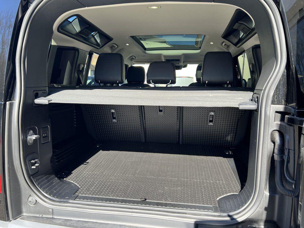 Used Land Rover Defender 110 2024 for sale - 76270292: Photo 8