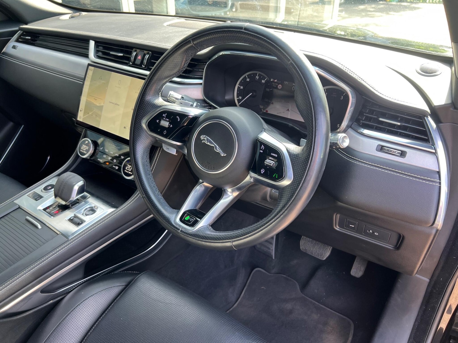 Used Jaguar F-Pace 2021 for sale - 76060558: Photo 4