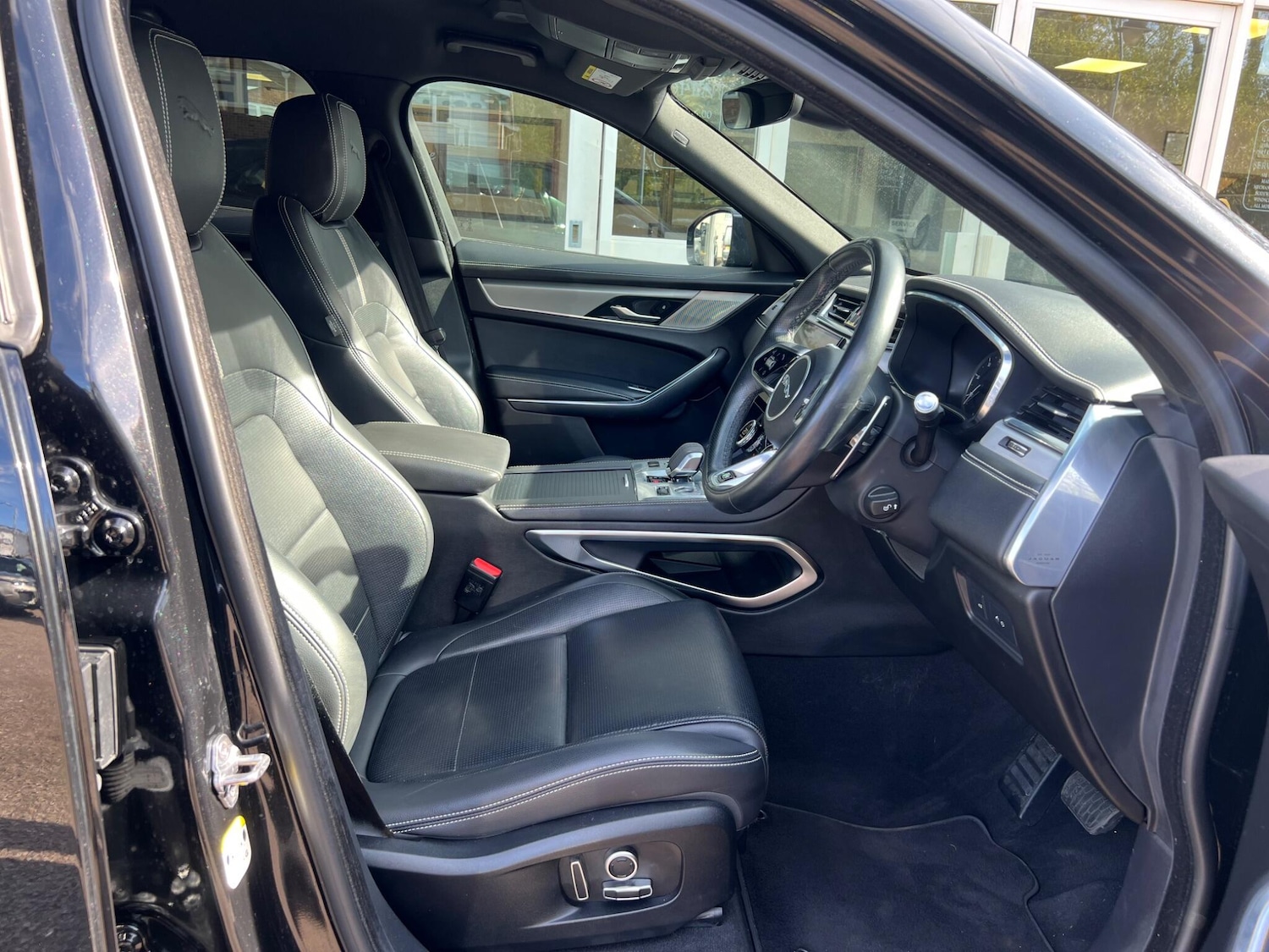 Used Jaguar F-Pace 2021 for sale - 76060558: Photo 5