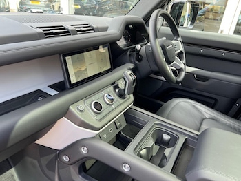 Used Land Rover Defender 110 2023 for sale - 75257308: Photo