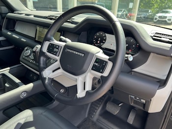 Used Land Rover Defender 110 2023 for sale - 75257308: Photo