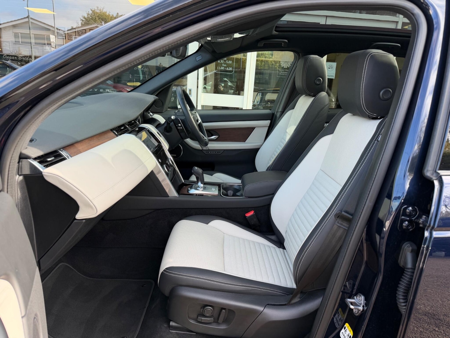 Used Land Rover Discovery Sport 2022 for sale - 76199725: Photo 2