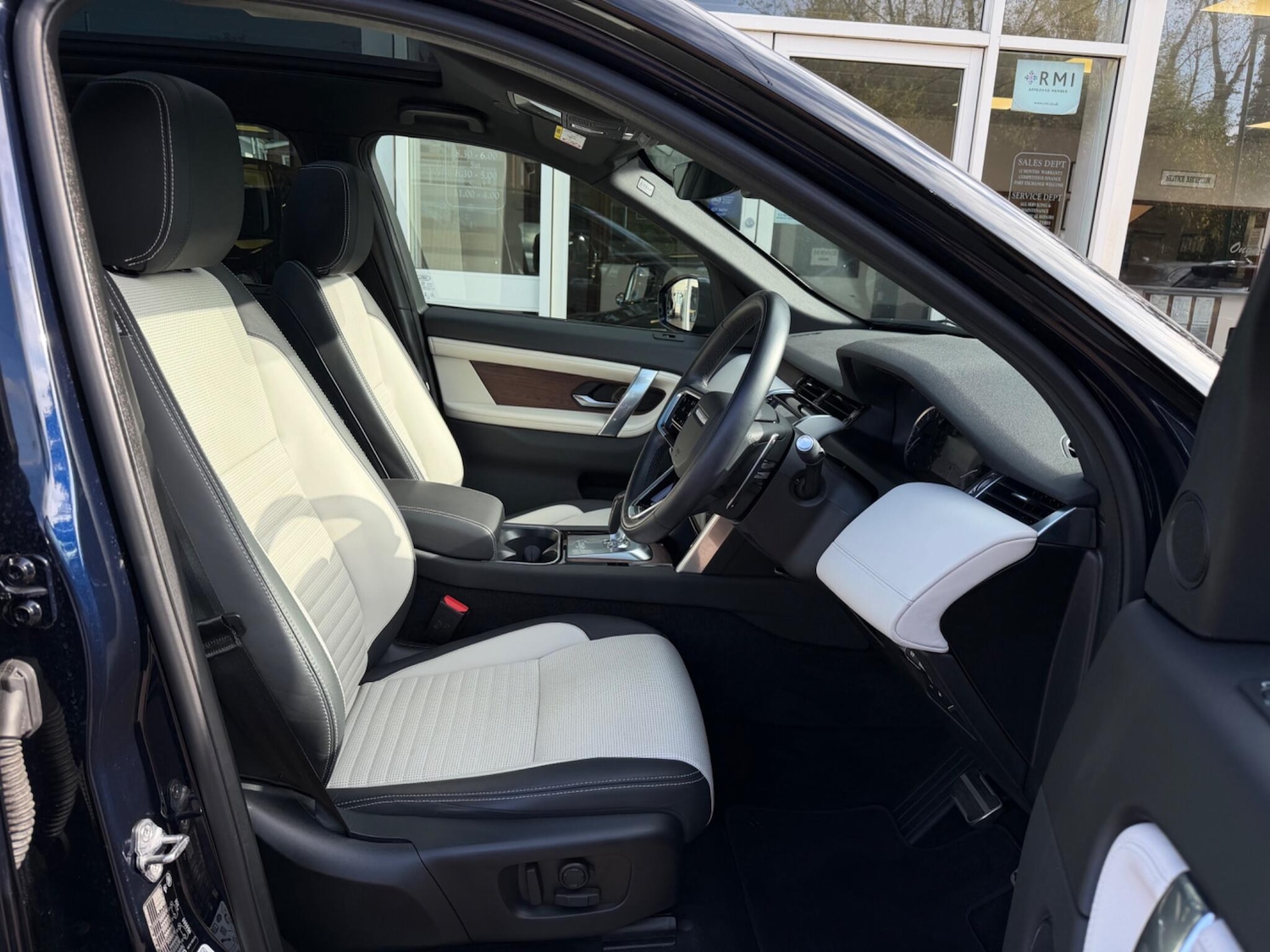 Used Land Rover Discovery Sport 2022 for sale - 76199725: Photo 5