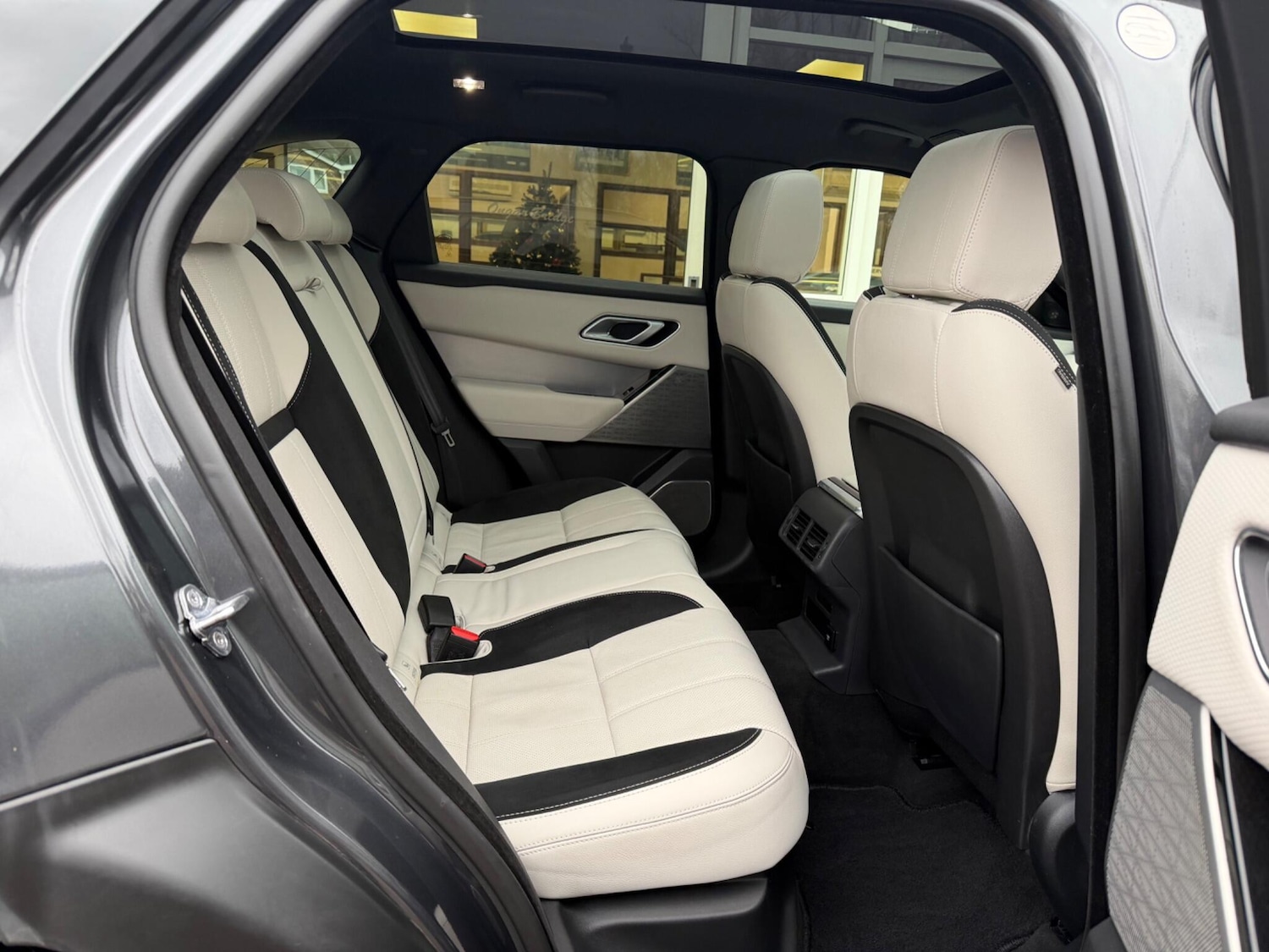 Used Land Rover Range Rover Velar 2021 for sale - 76855619: Photo 4