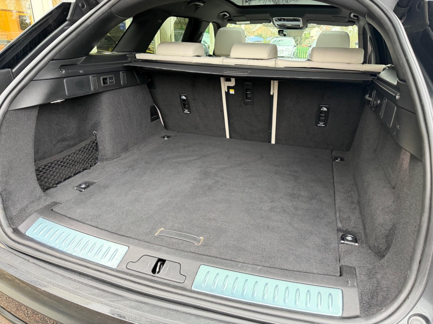 Used Land Rover Range Rover Velar 2021 for sale - 76855619: Photo 5