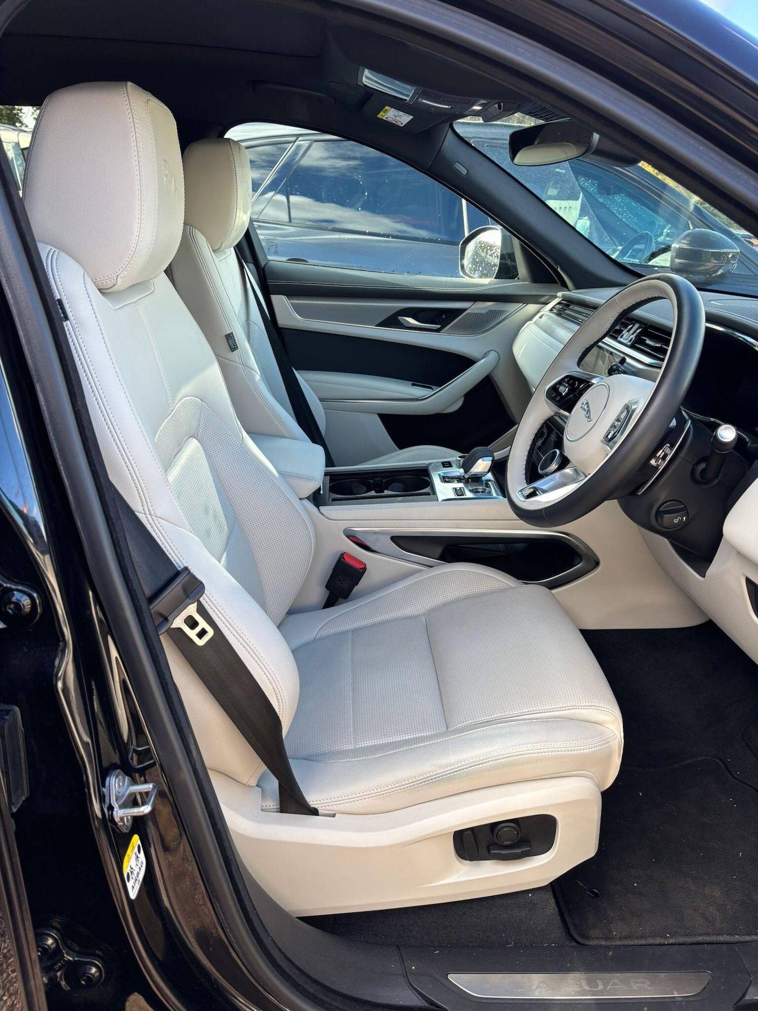 Used Jaguar F-Pace 2024 for sale - 76432983: Photo 2